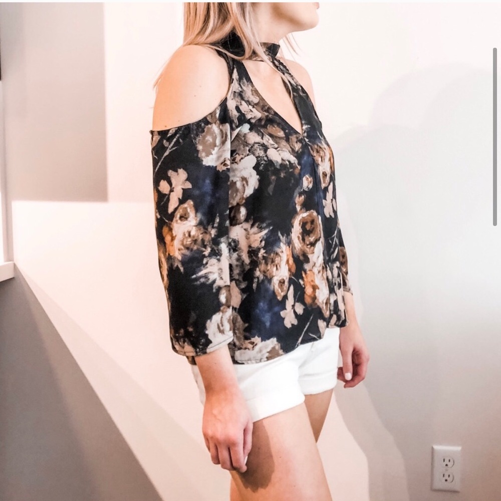 Style Rack cold shoulder top medium - Picture 2 of 7